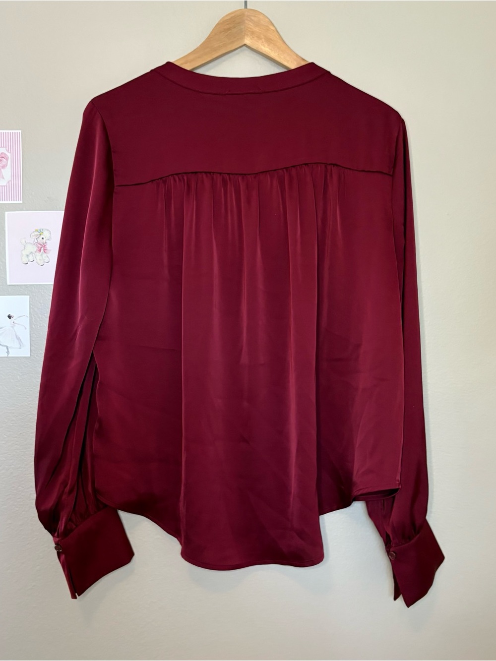 Evereve Women's Burgundy Satin Blouse medium casual work office siren - Picture 4 of 5